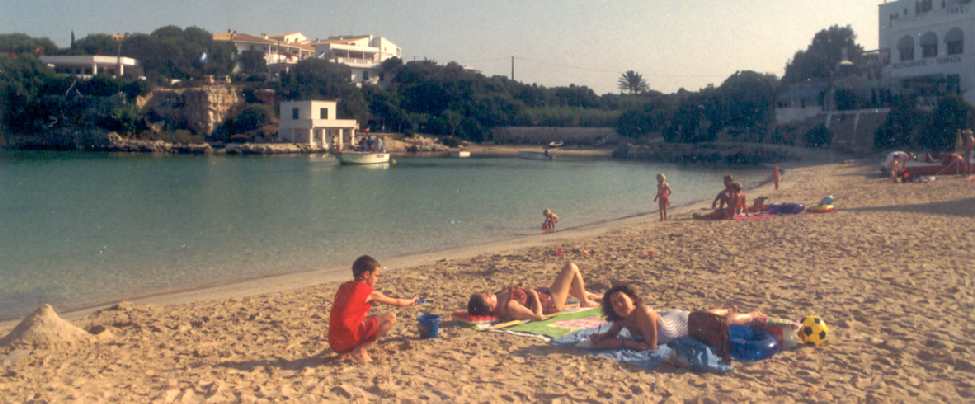 EN CALA SANTANDRIA, MENORCA CON ALANA Y DANIEL