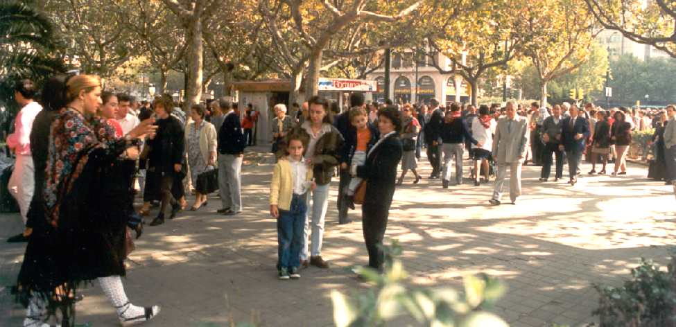 EN ZARAGOZA. FIESTAS DEL PILAR CON MI HERMANA MARIVI, ALANA Y DANIEL