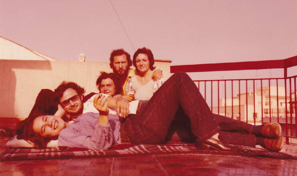 EN LA TERRAZA DEL PISO DE FABRA Y PUIG CON MI HERMANO EDUARDO Y NUESTROS AMIGOS MONTSE Y PEDRO