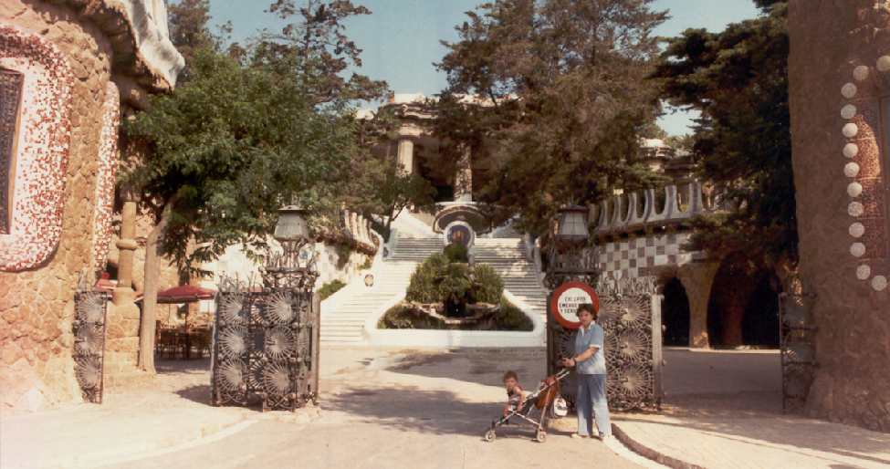 EN EL PARQUE G�ELL. BARCELONA