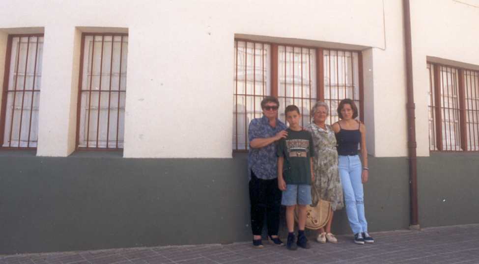 DOLORS CON ALANA Y DANIEL Y LA TIA ISABEL