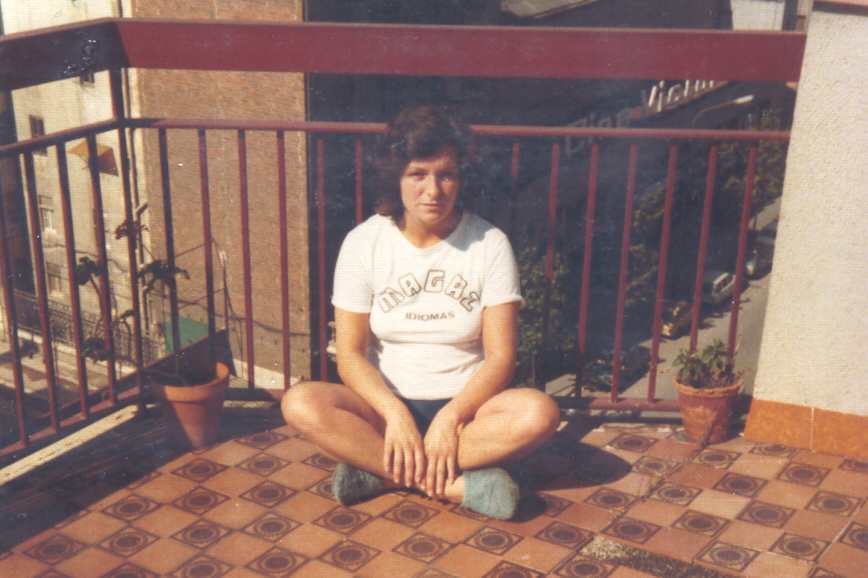 DOLORS EN LA TERRAZA DEL PISO DE FABRA Y PUIG. BARCELONA