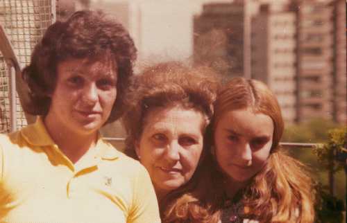 DOLORS CON MI MADRE Y MI HERMANA