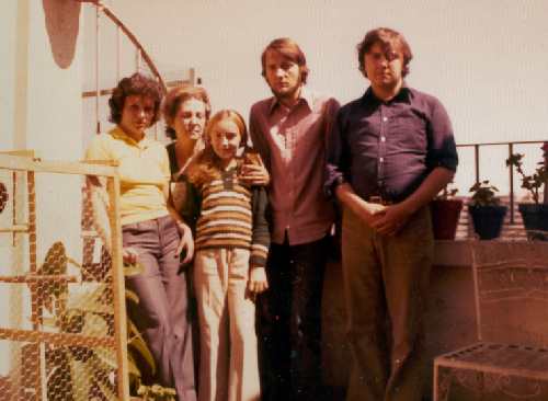 DOLORS CON MI MADRE Y MIS HERMANOS (MENOS EDUARDO)