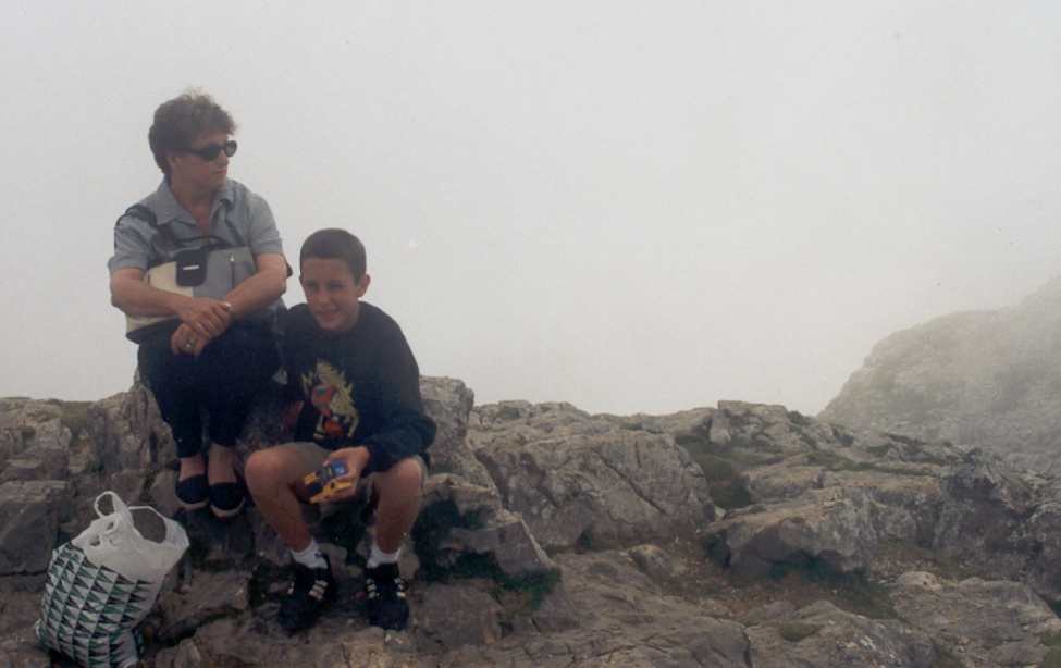 PICOS DE EUROPA. ARRIBA. SUBIDA CON TELEFERICO Y NUBLADO