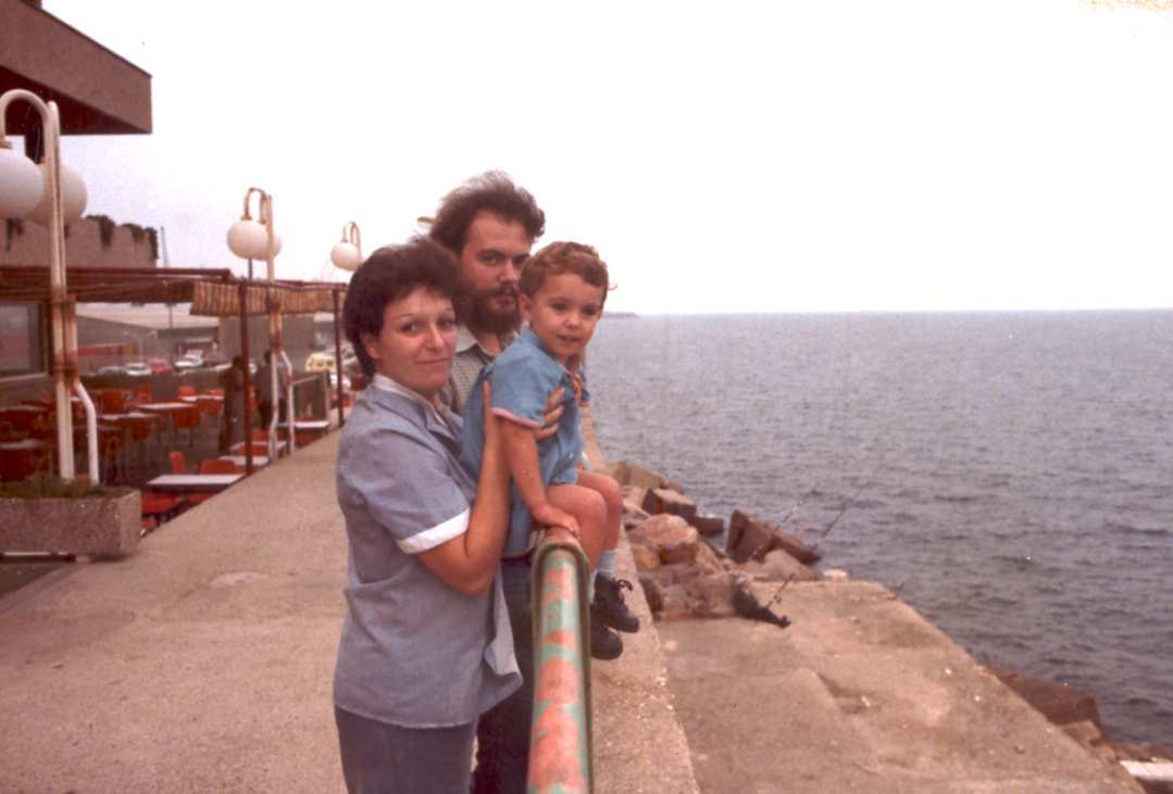 PUERTO DE BARCELONA. ROMPEOLAS CON EDUARDO Y ALANA